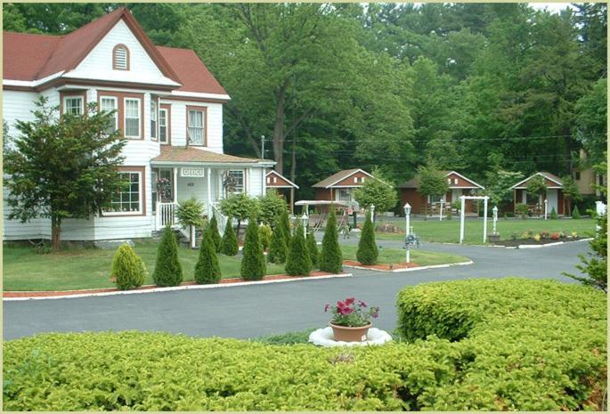 Seven Dwarfs Motel & Cabins Lake George Eksteriør billede